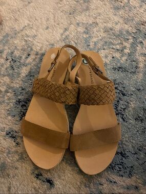 Lucky Brand Women’s Tan Braided Strap Sandals